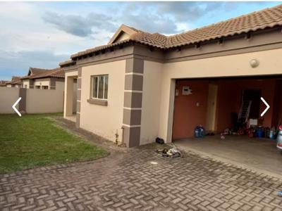 House For Sale in Witbank Ext 8, Witbank