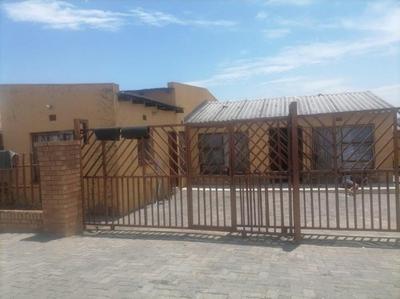House For Sale in Moedi, Tembisa