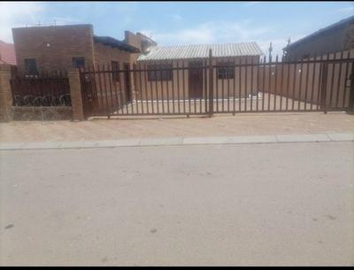 House For Sale in Moedi, Tembisa