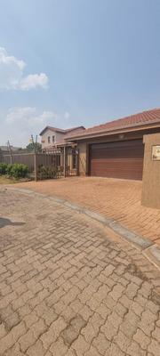 Townhouse For Sale in Flamwood, Klerksdorp