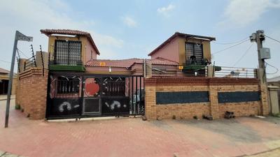 House For Sale in Lenasia Ext 3, Lenasia, Johannesburg