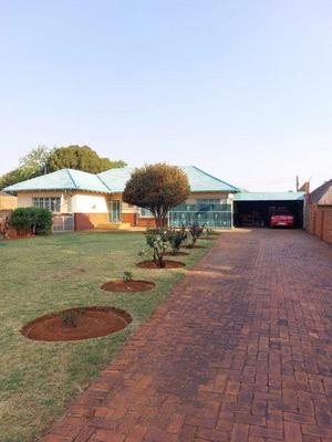 House For Sale in Daggafontein, Springs