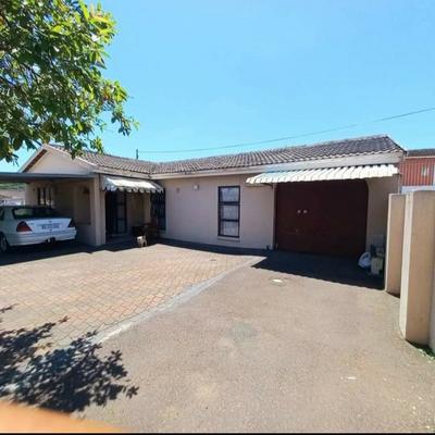 House For Sale in Earlsfield, Durban