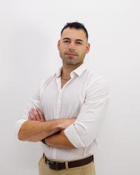 Damean Oosthuizen, estate agent