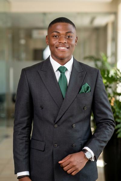 Tawana Ramohlola, estate agent