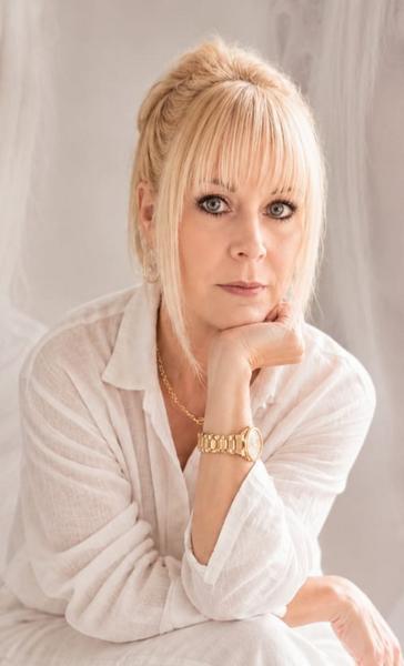 Charleen Schmidt, estate agent