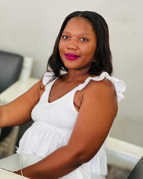 Lizzy Mohluli, estate agent