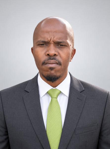 Sfiso Mavundla, estate agent