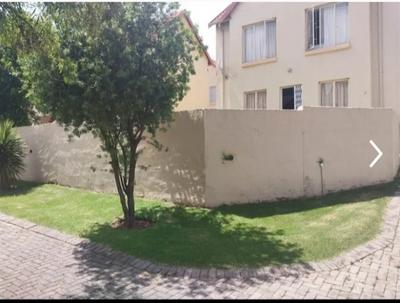 Townhouse For Sale in Kosmosdal, Centurion