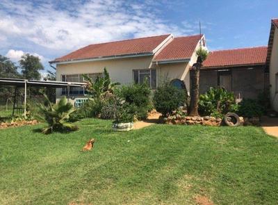 Farm For Sale in Hartbeesfontein, Hartbeesfontein