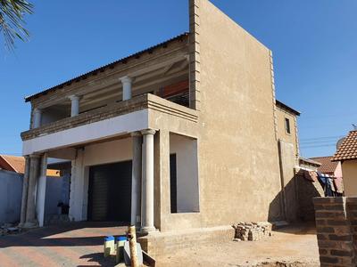 House For Sale in Umthambeka, Tembisa