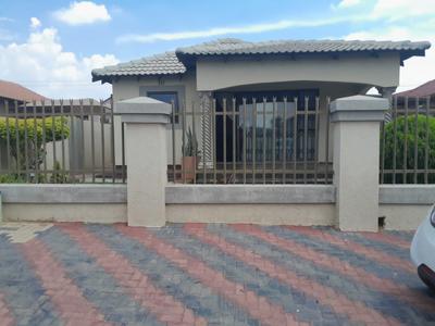 House For Sale in Morula View, Mabopane