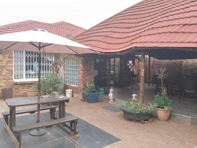 Townhouse For Sale in Homelake, Randfontein