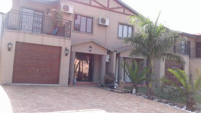 Townhouse For Sale in Sunford, Phoenix