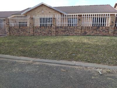 House For Sale in Lennoxton, Newcastle