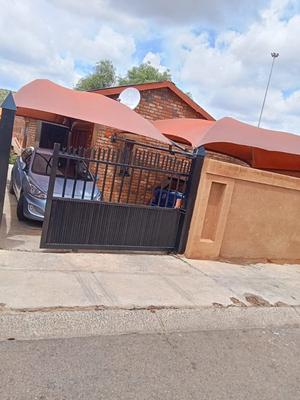 House For Sale in Mabopane Unit M, Mabopane