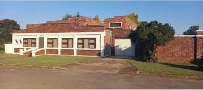 House For Sale in Somerset East, Somerset East