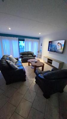 Apartment / Flat For Rent in Wavecrest, Jeffreys Bay