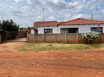 House For Sale in Soshanguve South Ext 3, Soshanguve