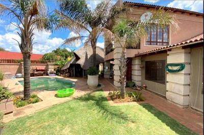 House For Sale in Oberholzer, Carletonville