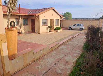 House For Sale in Lenasia South, Johannesburg