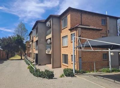 Apartment / Flat For Sale in Birchleigh, Kempton Park