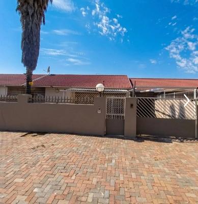 Townhouse For Sale in Rynsoord, Benoni