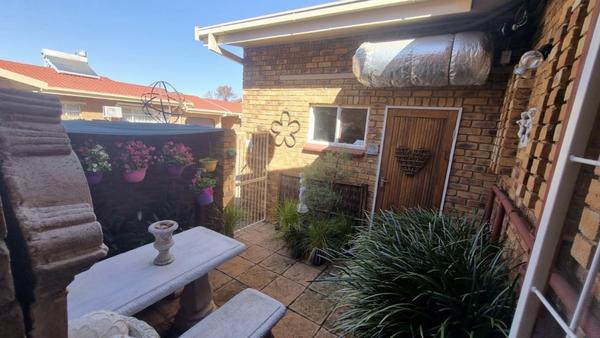 House For Sale in Sasolburg Ext 11, Sasolburg